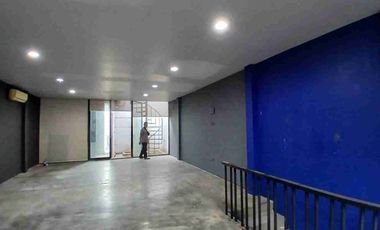 Disewa ruko 3 lt dengan mezzanine di cipete