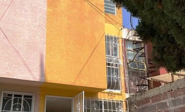 Casa de 3 niveles en Los Héroes Ixtapaluca, 4 rec., acepto créditos