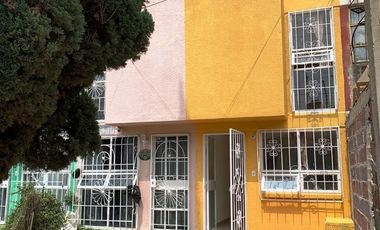 Casa de 3 niveles en Los Héroes Ixtapaluca, 4 rec., acepto créditos