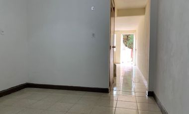 Casa de 3 niveles en Los Héroes Ixtapaluca, 4 rec., acepto créditos