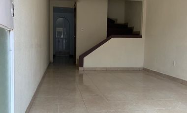 Casa de 3 niveles en Los Héroes Ixtapaluca, 4 rec., acepto créditos