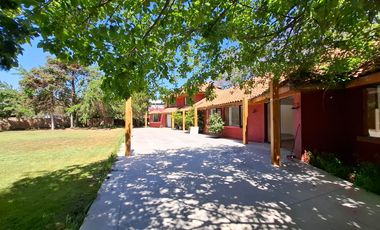 3.500 m2, con 58 metros de frente a carretera San Martin. Actualmente centro de eventos