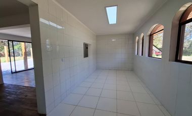 3.500 m2, con 58 metros de frente a carretera San Martin. Actualmente centro de eventos