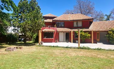 3.500 m2, con 58 metros de frente a carretera San Martin. Actualmente centro de eventos