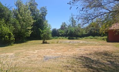 3.500 m2, con 58 metros de frente a carretera San Martin. Actualmente centro de eventos