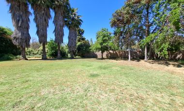 3.500 m2, con 58 metros de frente a carretera San Martin. Actualmente centro de eventos