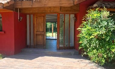 3.500 m2, con 58 metros de frente a carretera San Martin. Actualmente centro de eventos