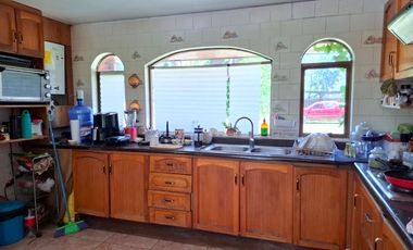 3.500 m2, con 58 metros de frente a carretera San Martin. Actualmente centro de eventos