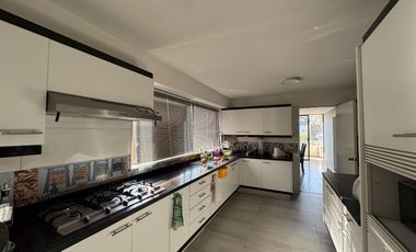 Se vende DEPARTAMENTO 4 habitaciones, 3 baños - Jardín - Piscina excelente ubicación PRESIDENTE RIESCO, Las Condes, Chile