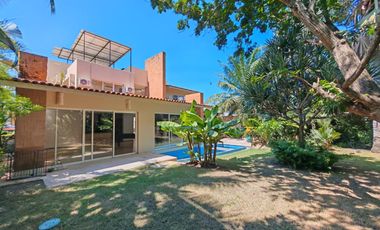 Casa con alberca en venta en flamingos residencial Bucerias