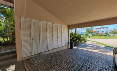Casa con alberca en venta en flamingos residencial Bucerias