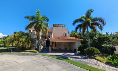 Casa con alberca en venta en flamingos residencial Bucerias