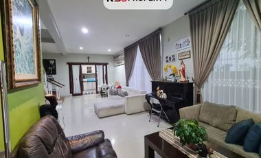 FOR SALE MODERN VILLA WITH BALCONY AND RICE FIELD VIEW AT RENON, DENPASAR