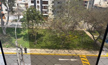 VENDO DEPARTAMENTO  MUY ILUMINADO - FRENTE A PARQUE - PISO 5 - 3 DORMITORIOS - 1 COCHERA - LA CASTELLANA - SURCO