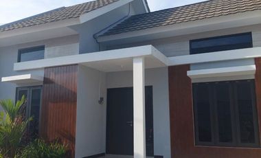 House for Rent in a Premium Housing Complex in the Bangunharjo Area Near ISI