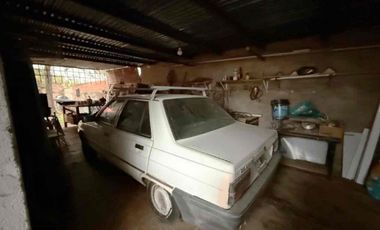 Casa lista para habitar con enorme patio verde y cochera en Santo Tomé