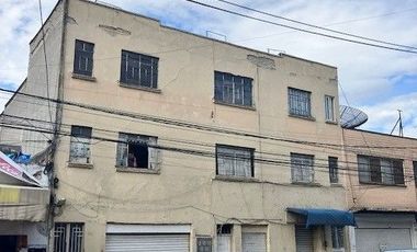 EDIFICIO CON EXCELENTE UBICACIÓN