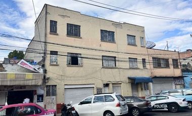 EDIFICIO CON EXCELENTE UBICACIÓN