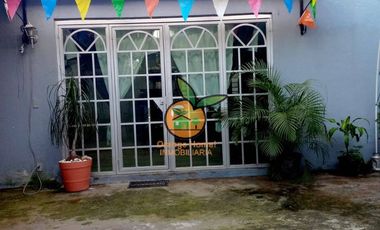 CASA EN VENTA EN ESQUINA, EN FRACCIONAMIENTO ARRAYANES DE GUADALAJARA