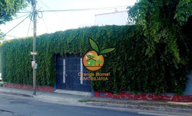 CASA EN VENTA EN ESQUINA, EN FRACCIONAMIENTO ARRAYANES DE GUADALAJARA