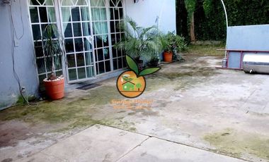 CASA EN VENTA EN ESQUINA, EN FRACCIONAMIENTO ARRAYANES DE GUADALAJARA