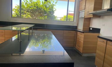 ARRIENDO CASA CUMBAYA