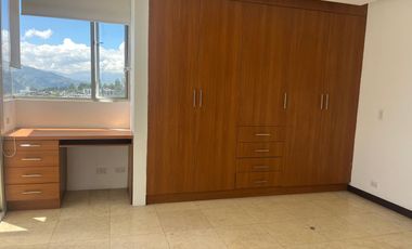 ARRIENDO CASA CUMBAYA