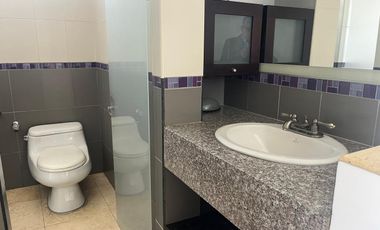 ARRIENDO CASA CUMBAYA