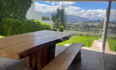 ARRIENDO CASA CUMBAYA