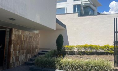 ARRIENDO CASA CUMBAYA