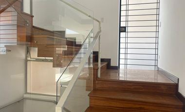 ARRIENDO CASA CUMBAYA