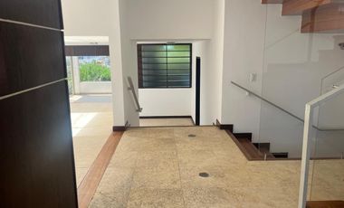 ARRIENDO CASA CUMBAYA