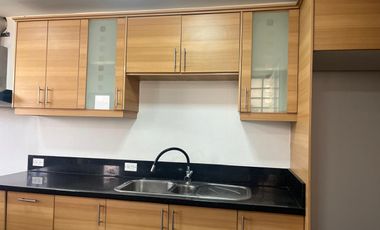 ARRIENDO CASA CUMBAYA