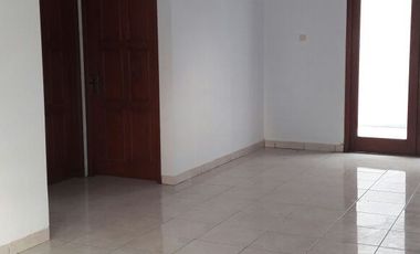 Fchh. Rumah Disewakan di Resinda Karawang