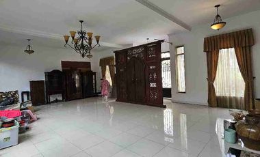 Dijual rumah masih layak huni cocok untuk kantor
dalam Komplek Taman Radio dalam
Gandaria Utara, Kebayoran Baru Jakarta Selatan

Luas tanah: 276m²
Luas bangunan: 300m
Bangunan: 2,5 lantai
Kamar mandi: 2+1(art)
Listrik: 6600watt
Garasi & carport: 1+1
Ada Pool, Pos Security, Rooftop.
Sertifikat: SHM
Hadap: Utara

Harga jual: 4,95 Milyard (nego)
sekarang 4.5 M 

Lokasi strategis:
- Dalam komplek, row jalan 1 mobil leluasa Dan one way
- Bangunan Plong, tanpa sekat.
- dekat Pondok Indah Mall, Gandaria, Blok M & Senayan