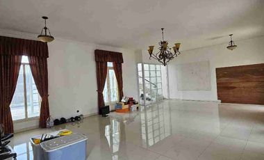 Dijual rumah masih layak huni cocok untuk kantor
dalam Komplek Taman Radio dalam
Gandaria Utara, Kebayoran Baru Jakarta Selatan

Luas tanah: 276m²
Luas bangunan: 300m
Bangunan: 2,5 lantai
Kamar mandi: 2+1(art)
Listrik: 6600watt
Garasi & carport: 1+1
Ada Pool, Pos Security, Rooftop.
Sertifikat: SHM
Hadap: Utara

Harga jual: 4,95 Milyard (nego)
sekarang 4.5 M 

Lokasi strategis:
- Dalam komplek, row jalan 1 mobil leluasa Dan one way
- Bangunan Plong, tanpa sekat.
- dekat Pondok Indah Mall, Gandaria, Blok M & Senayan