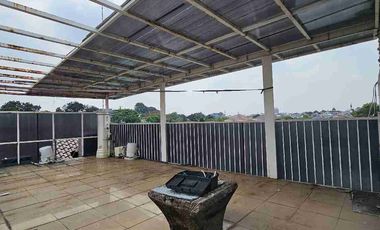 Dijual rumah masih layak huni cocok untuk kantor
dalam Komplek Taman Radio dalam
Gandaria Utara, Kebayoran Baru Jakarta Selatan

Luas tanah: 276m²
Luas bangunan: 300m
Bangunan: 2,5 lantai
Kamar mandi: 2+1(art)
Listrik: 6600watt
Garasi & carport: 1+1
Ada Pool, Pos Security, Rooftop.
Sertifikat: SHM
Hadap: Utara

Harga jual: 4,95 Milyard (nego)
sekarang 4.5 M 

Lokasi strategis:
- Dalam komplek, row jalan 1 mobil leluasa Dan one way
- Bangunan Plong, tanpa sekat.
- dekat Pondok Indah Mall, Gandaria, Blok M & Senayan