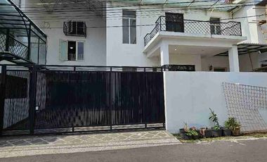 Dijual rumah masih layak huni cocok untuk kantor
dalam Komplek Taman Radio dalam
Gandaria Utara, Kebayoran Baru Jakarta Selatan

Luas tanah: 276m²
Luas bangunan: 300m
Bangunan: 2,5 lantai
Kamar mandi: 2+1(art)
Listrik: 6600watt
Garasi & carport: 1+1
Ada Pool, Pos Security, Rooftop.
Sertifikat: SHM
Hadap: Utara

Harga jual: 4,95 Milyard (nego)
sekarang 4.5 M 

Lokasi strategis:
- Dalam komplek, row jalan 1 mobil leluasa Dan one way
- Bangunan Plong, tanpa sekat.
- dekat Pondok Indah Mall, Gandaria, Blok M & Senayan