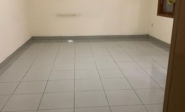 Fcgj. Rumah Disewakan di Perum Resinda Karawang