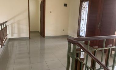 Fcgj. Rumah Disewakan di Perum Resinda Karawang