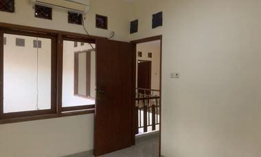 Fcgj. Rumah Disewakan di Perum Resinda Karawang