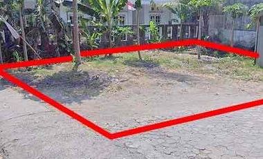 Dijual Tanah Pekarangan Hook 2 Muka Dekat Patangpuluhan