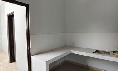 Jual Rumah LUAS lokasi STRATEGIS di Antapani Bandung posisi HOOK