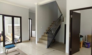 Jual Rumah LUAS lokasi STRATEGIS di Antapani Bandung posisi HOOK