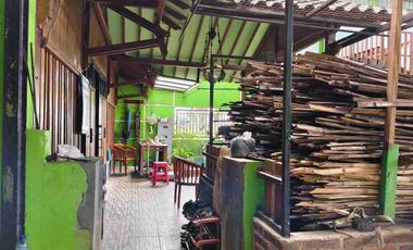 Gudang dekat Embarkasi Donohudan Ngemplak Boyolali.