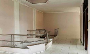 Disewakan/ Dijual Rumah 2 Lantai Murah Tengah Kota Surabaya dekat Tol