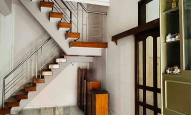 Disewakan/ Dijual Rumah 2 Lantai Murah Tengah Kota Surabaya dekat Tol