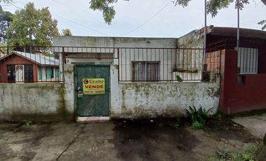 CASA 3 AMBIENTES CON QUINCHO APTO DEPTO, COCHERA, GRAN PARQUE ZONA BOSQUE GRANDE