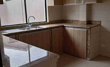 Arriendo de casa en Ciudad Celeste etapa La Brisa de 3 habs + estudio y cuarto de servicio cerca de Plaza Batan.