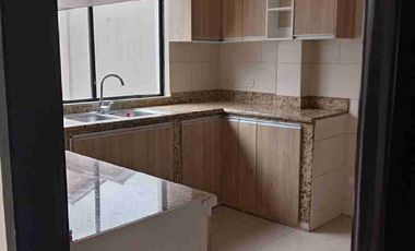 Arriendo de casa en Ciudad Celeste etapa La Brisa de 3 habs + estudio y cuarto de servicio cerca de Plaza Batan.